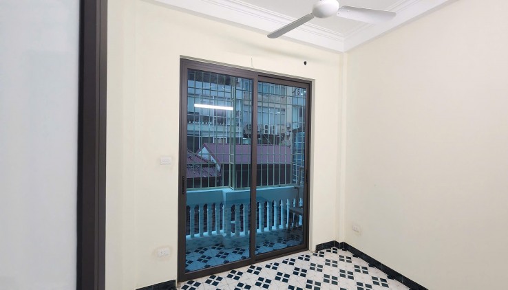 Cho thuê nhà Mặt Phố Nguyễn Đức Cảnh, KD đỉnh, 40m2, 4 tầng, 4 ngủ, 15 Triệu